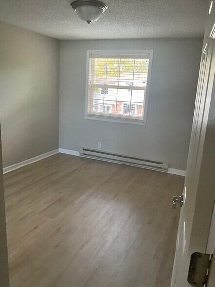 2nd Bedroom - 27796 Reo Rd