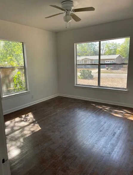 Building Photo - 123 Haverhill Dr