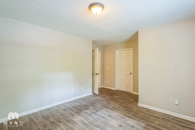 Building Photo - 56 Boone Dr