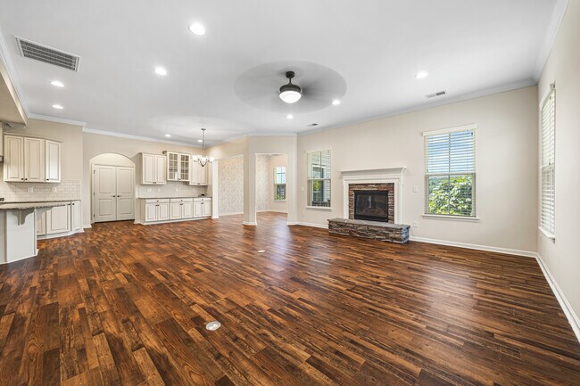 Building Photo - 4006 Fall Oak Terrace