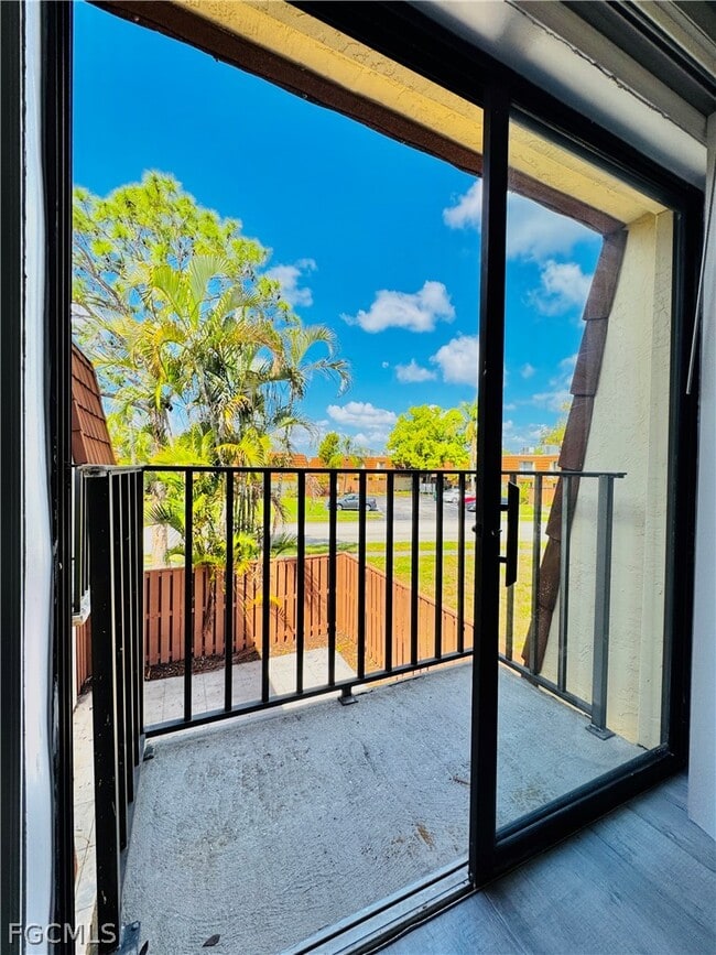 Building Photo - 5205 Cedarbend Dr