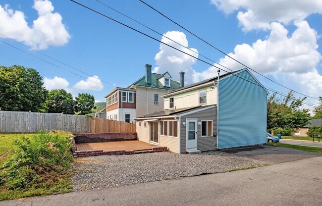 Building Photo - Open House Sat 20th 5 - 6 PM - Please Stop By
