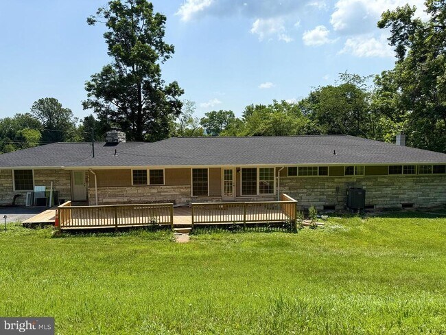 Building Photo - 7697 Hedgesville Rd