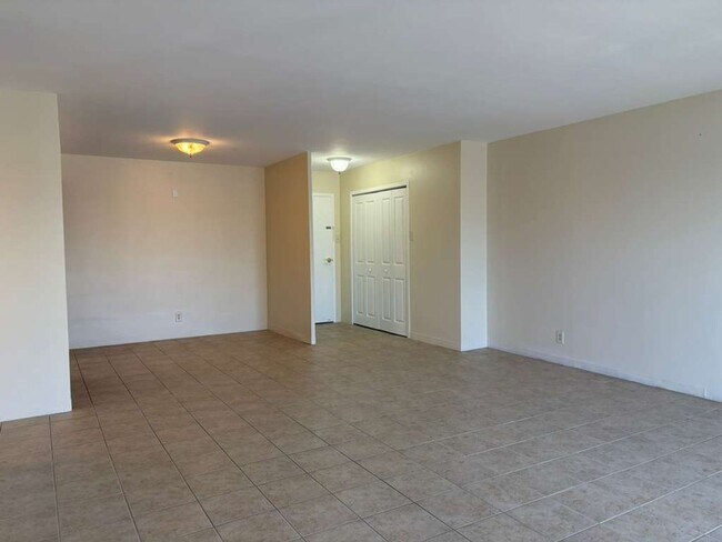 Building Photo - 10355 Paradise Blvd