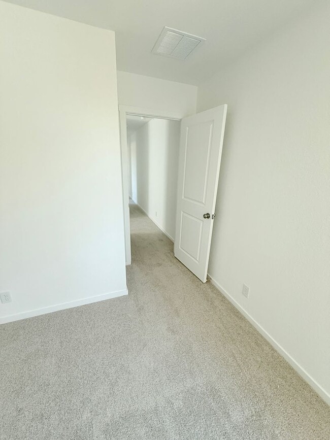 Building Photo - Tres Laurels-Wellton