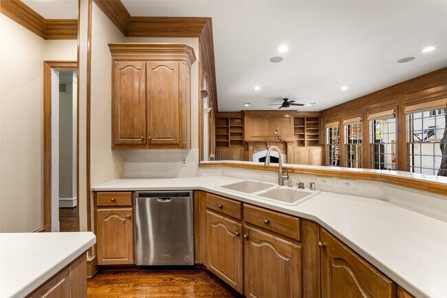 Building Photo - 3901 Hanover St