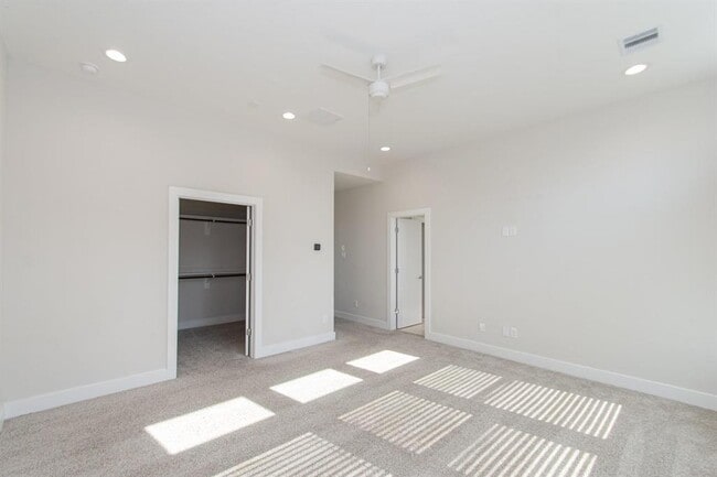 Building Photo - 3344 Pinemont Dr