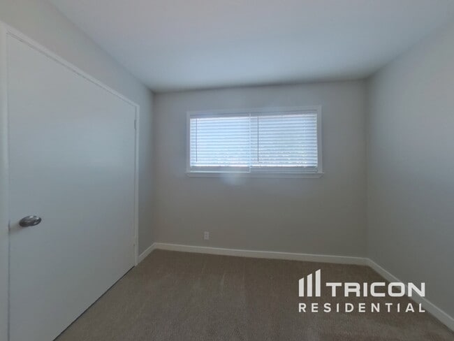 Building Photo - 425 San Pablo St