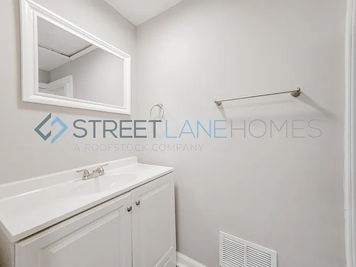 Building Photo - 205 9th Ave