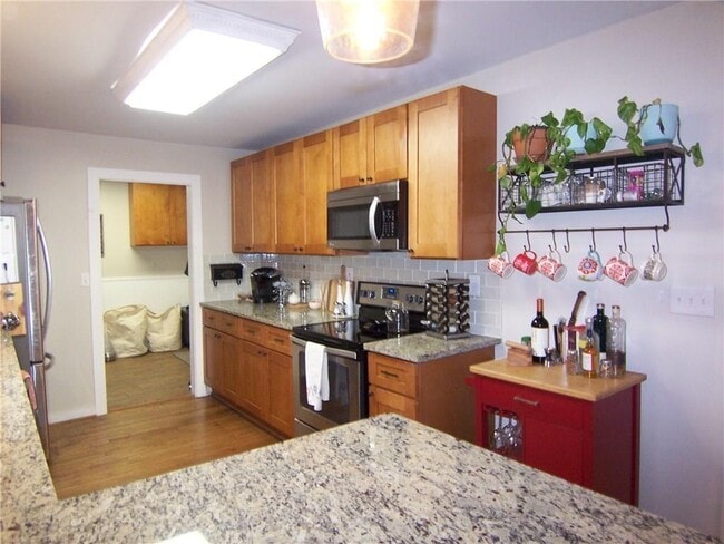 Building Photo - 125 King St