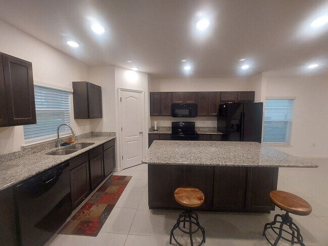Building Photo - Beautiful 3 Bedroom 2 1/2 Bathroom House i...