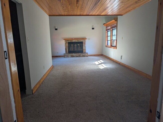 Building Photo - 6060 E Forest Trail Dr