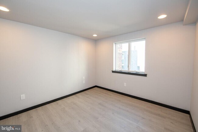 Building Photo - 1512 S Beulah St
