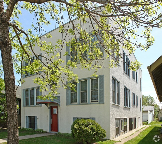 Primary Photo - 1530 Concordia Ave