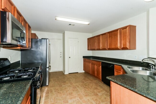 Building Photo - 2727 Skyview Grove Ct