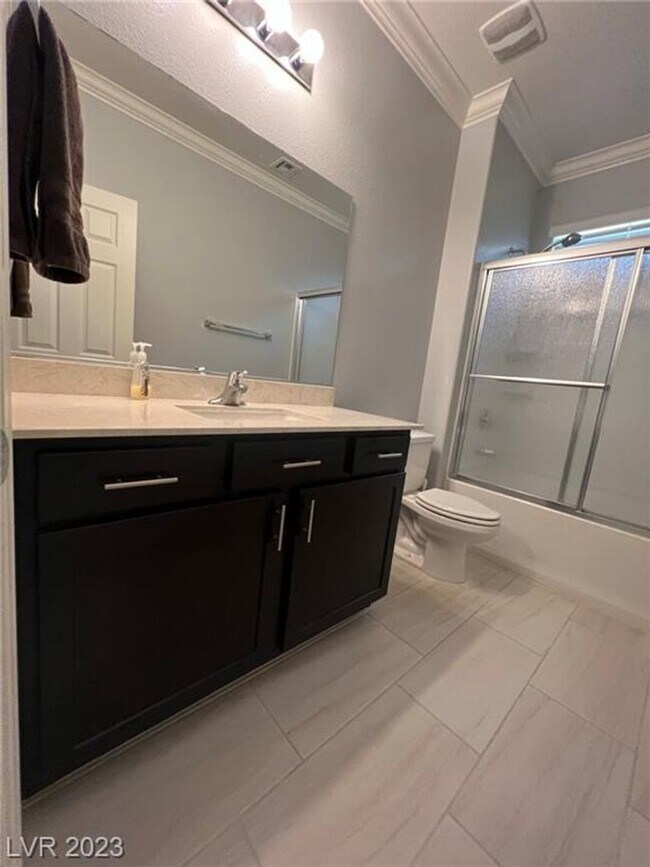 Building Photo - BEAUTIFUL HOME IMMACULATE AND READY TO MOVE-IN