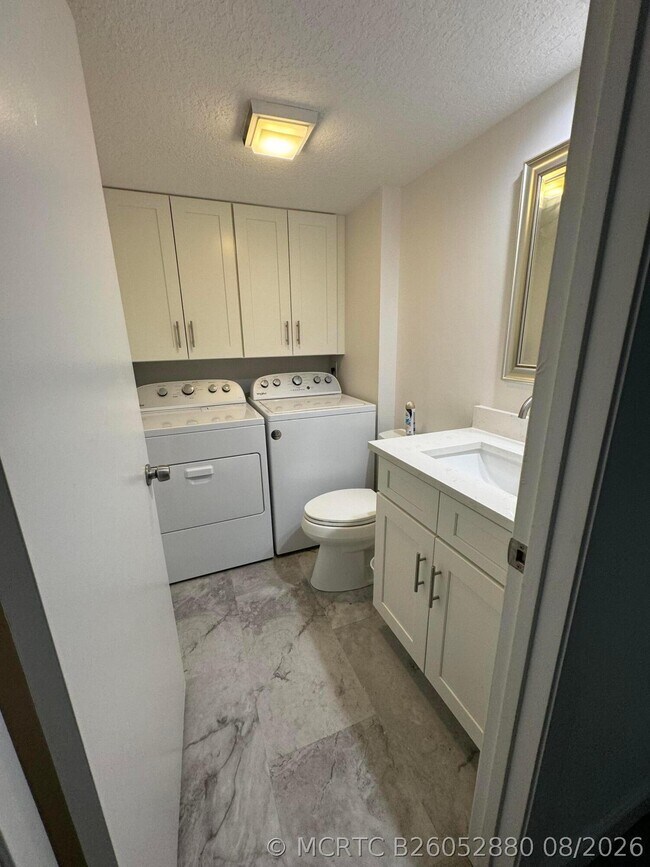 Building Photo - 1801 18th Way