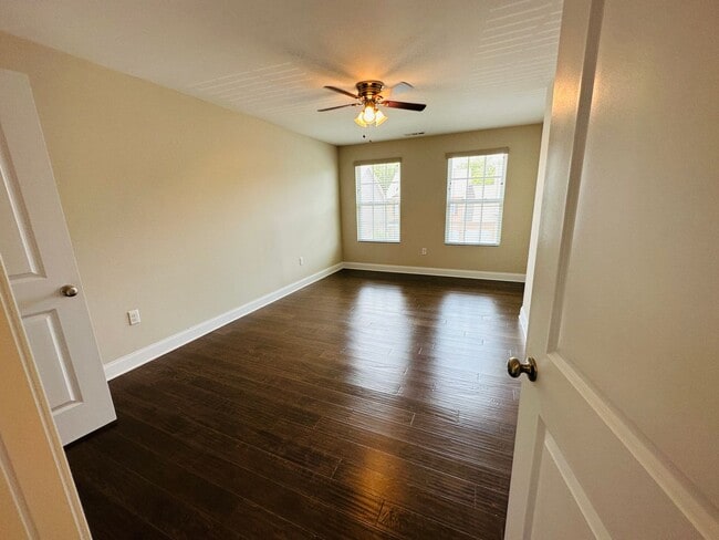 Building Photo - Spacious 3BR Home Near UT Hospital & Downtown Knoxville