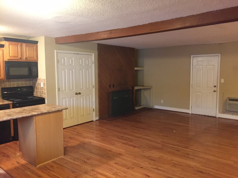 Building Photo - 1443 Fernwood Glendale Rd