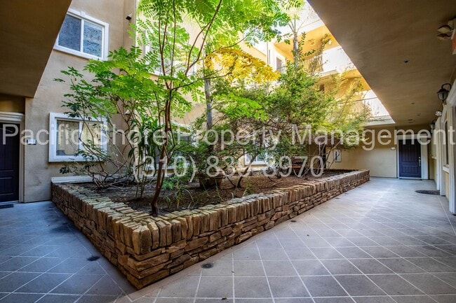 Building Photo - Elegant Westside Condo with Modern Upgrades and Private Patios
