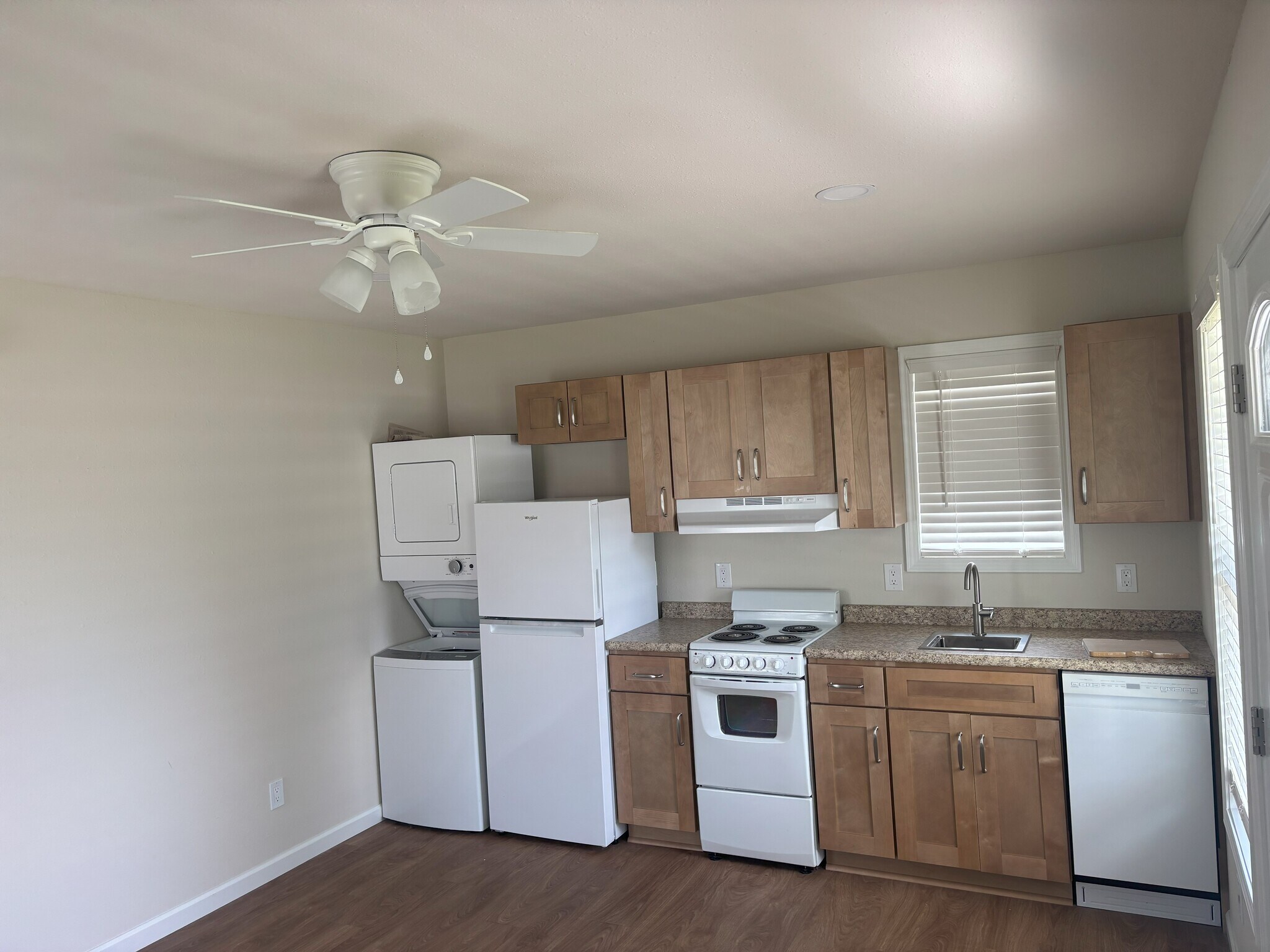 Kitchenette - 165 School Ave