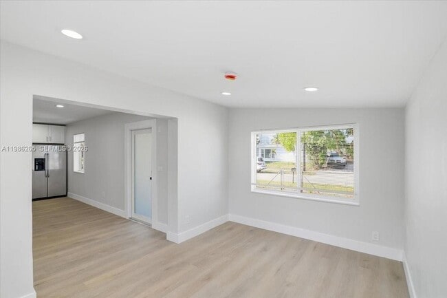 Building Photo - 1400 NE 43rd Ct