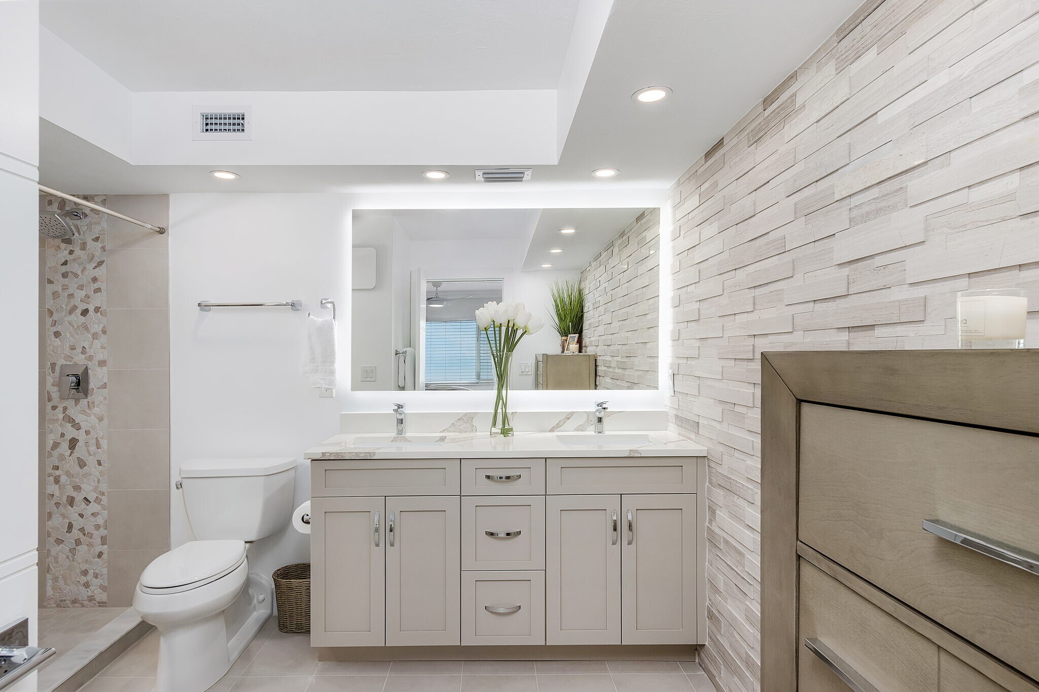 Master Bath - 26340 Hickory Blvd