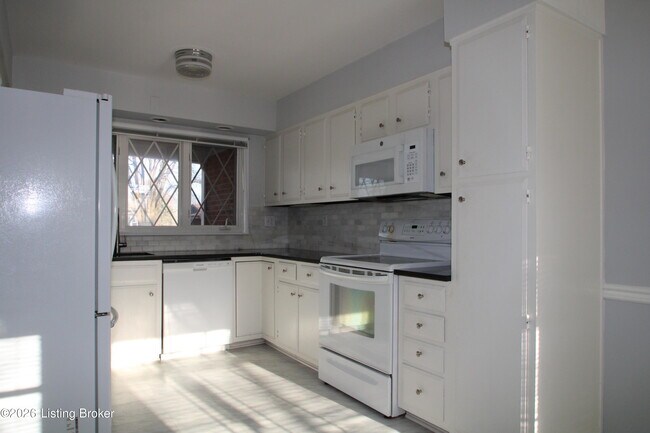 Building Photo - 3026 Kaye Lawn Dr