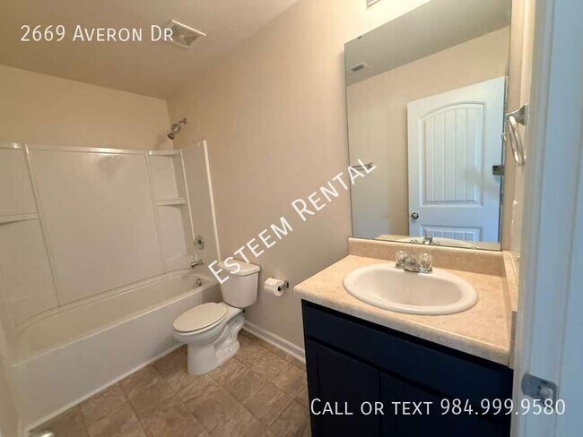 Building Photo - 2669 Averon Dr