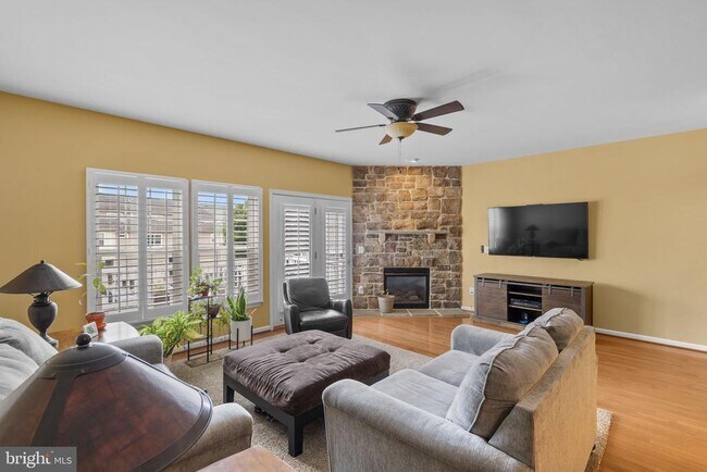 Building Photo - 43682 Chicacoon Creek Square