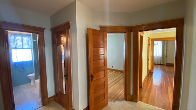 Building Photo - 135 Elm St