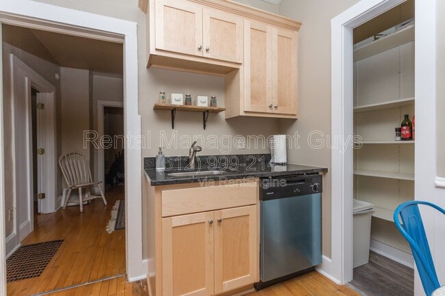 Building Photo - 713 26th Ave S