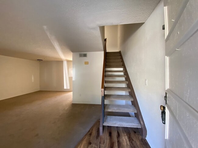 Building Photo - 3 Bed 2 Story Townhome in Tanglewood Community!