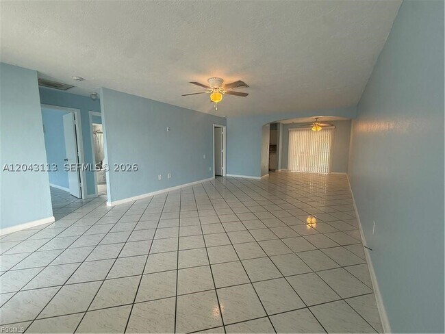 Building Photo - 257 Cape Coral Pkwy E