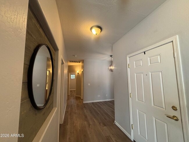 Building Photo - 948 E Savannah Dr