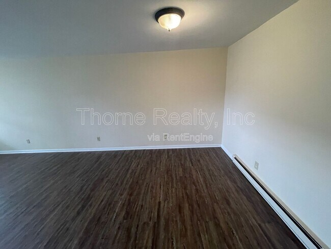 Building Photo - 400 E Northern Blvd