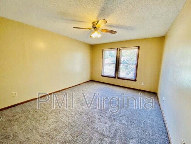 Building Photo - 604 Birchridge Ct