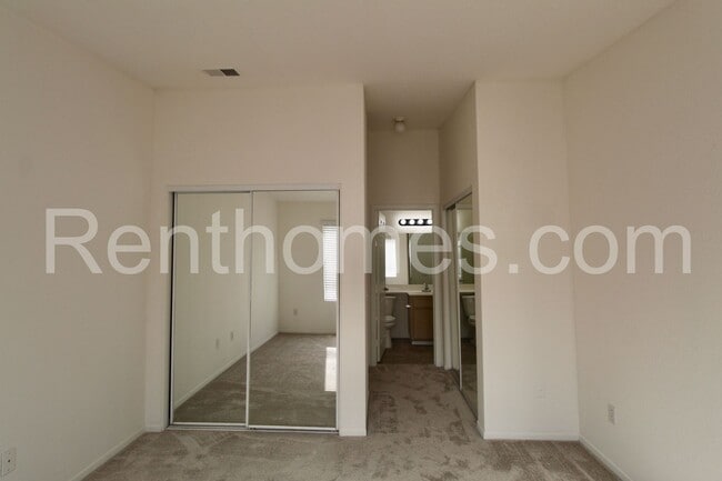 Building Photo - 4360 Oregon St