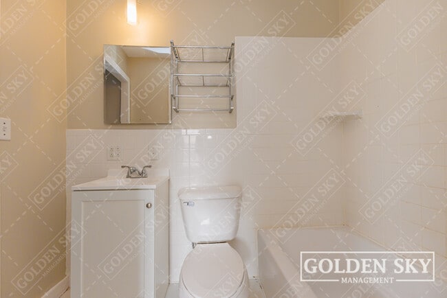 Building Photo - 240 S Main St