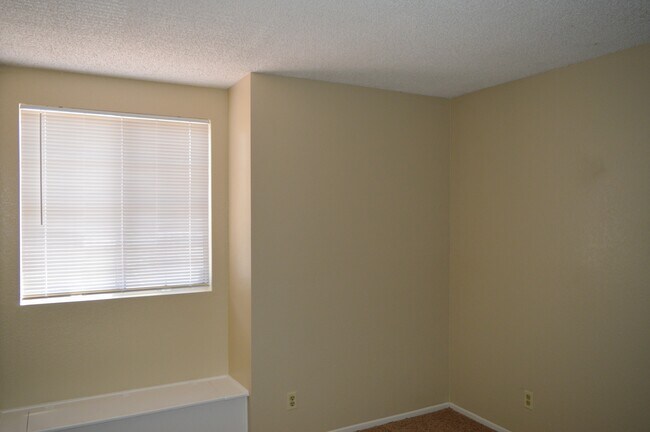 Building Photo - 11249 Heathrow Dr