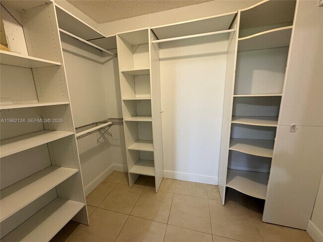 Building Photo - 6579 Via Regina