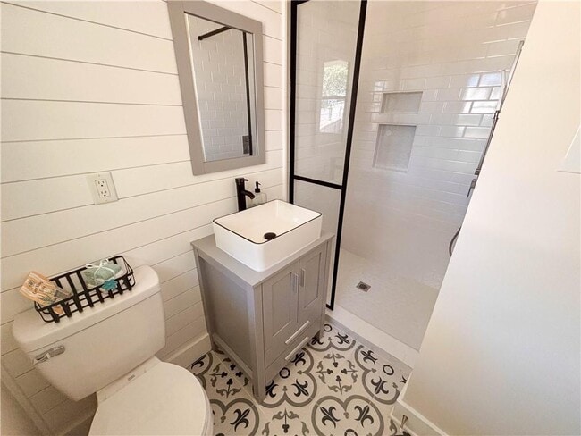 Building Photo - 1912 Canmont Dr NE