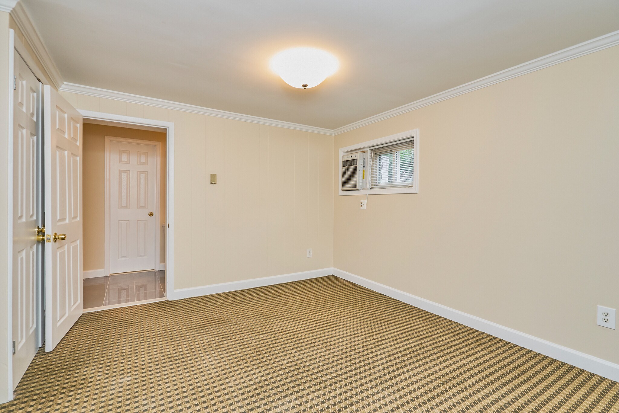 Building Photo - 805 23rd St S