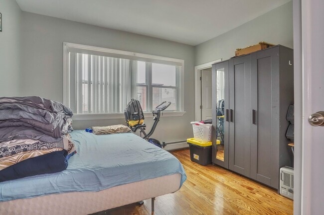 Building Photo - 264 Columbia Ave