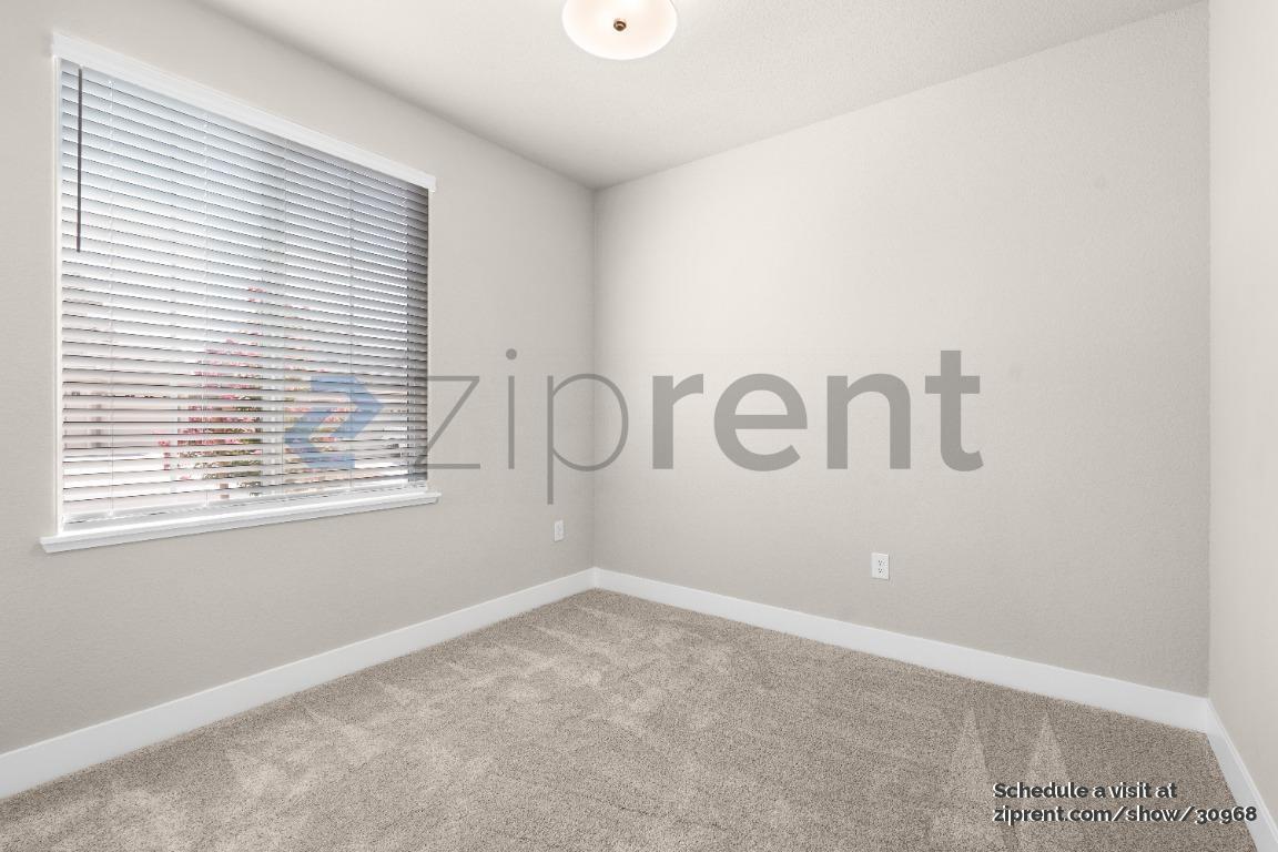 Building Photo - Unit