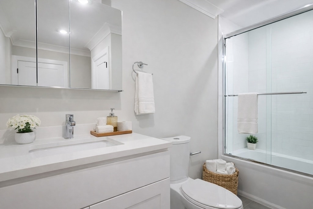 Building Photo - 68 Day St