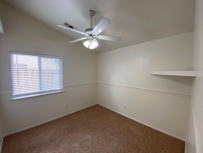 Building Photo - Coming soon, Beautiful Home located SE Visalia!