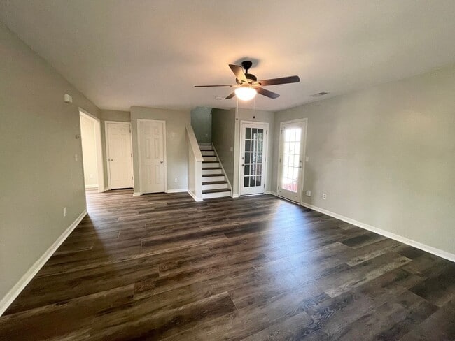 Building Photo - Large Home in Great Location close to USC