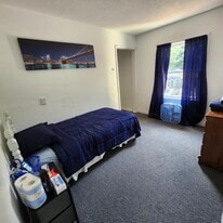 Building Photo - 457 Vineyard Ave