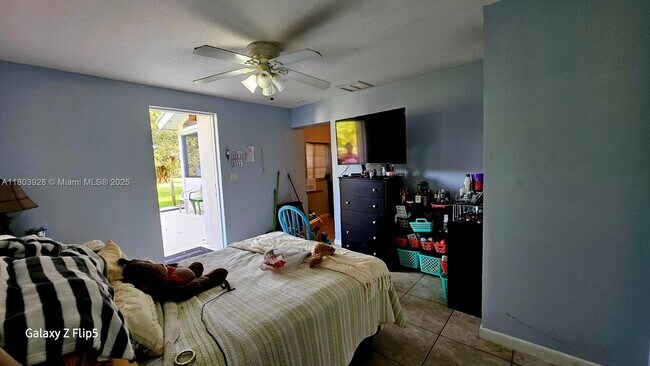 Primary Photo - 1128 Park Ln